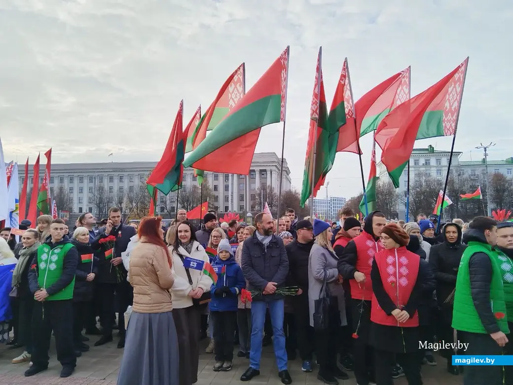 Могилев, 7 ноября 2025 год. Митинг на площади Ленина, посвященный Дню Октябрьской революции.