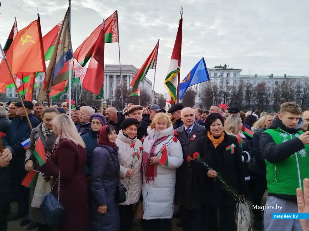 Могилев, 7 ноября 2025 год. Митинг на площади Ленина, посвященный Дню Октябрьской революции.