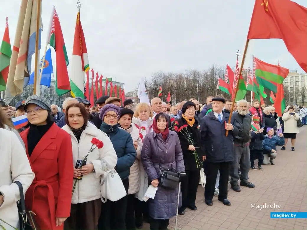 Могилев, 7 ноября 2025 год. Митинг на площади Ленина, посвященный Дню Октябрьской революции.