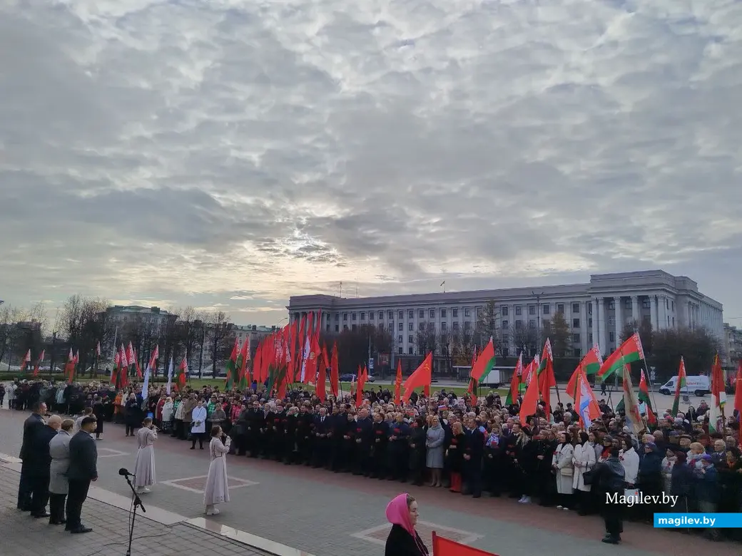 Могилев, 7 ноября 2025 год. Митинг на площади Ленина, посвященный Дню Октябрьской революции.