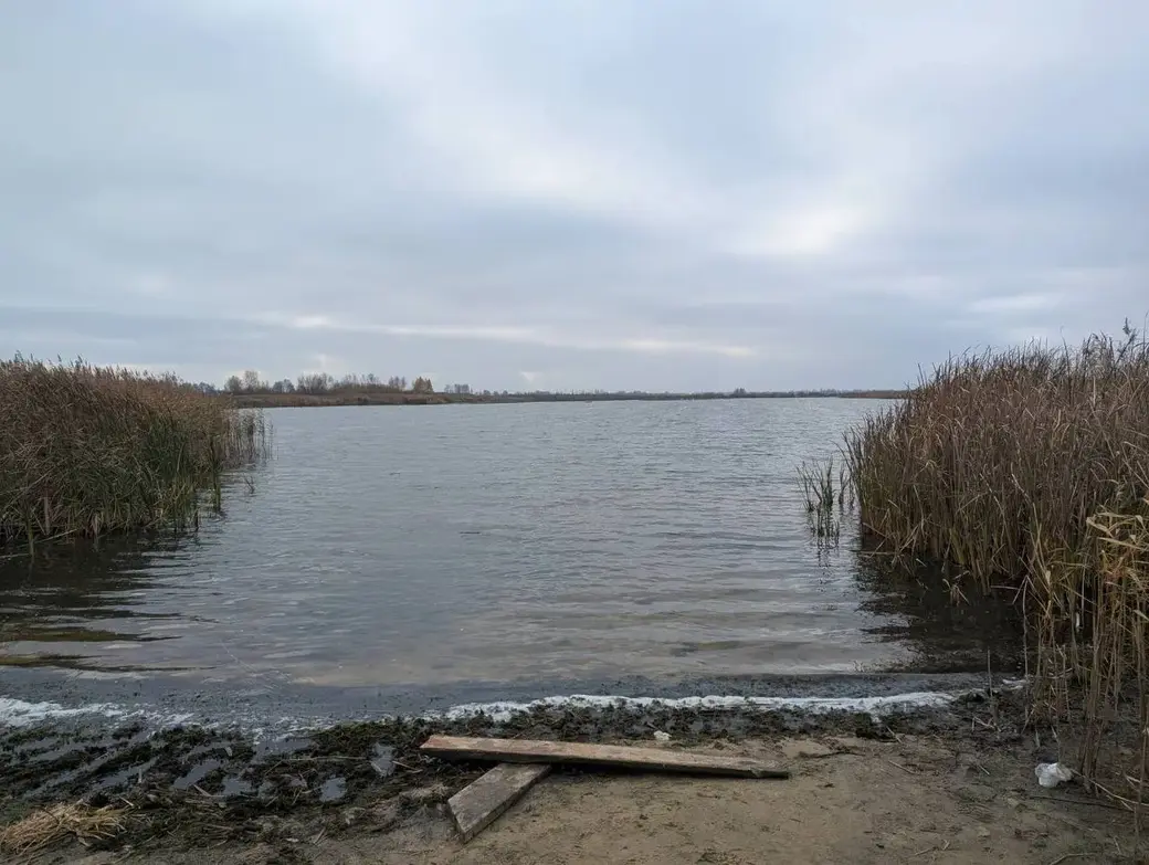 Водоем вблизи агрогородка Барсуки Кировского района. Фото: МЧС.