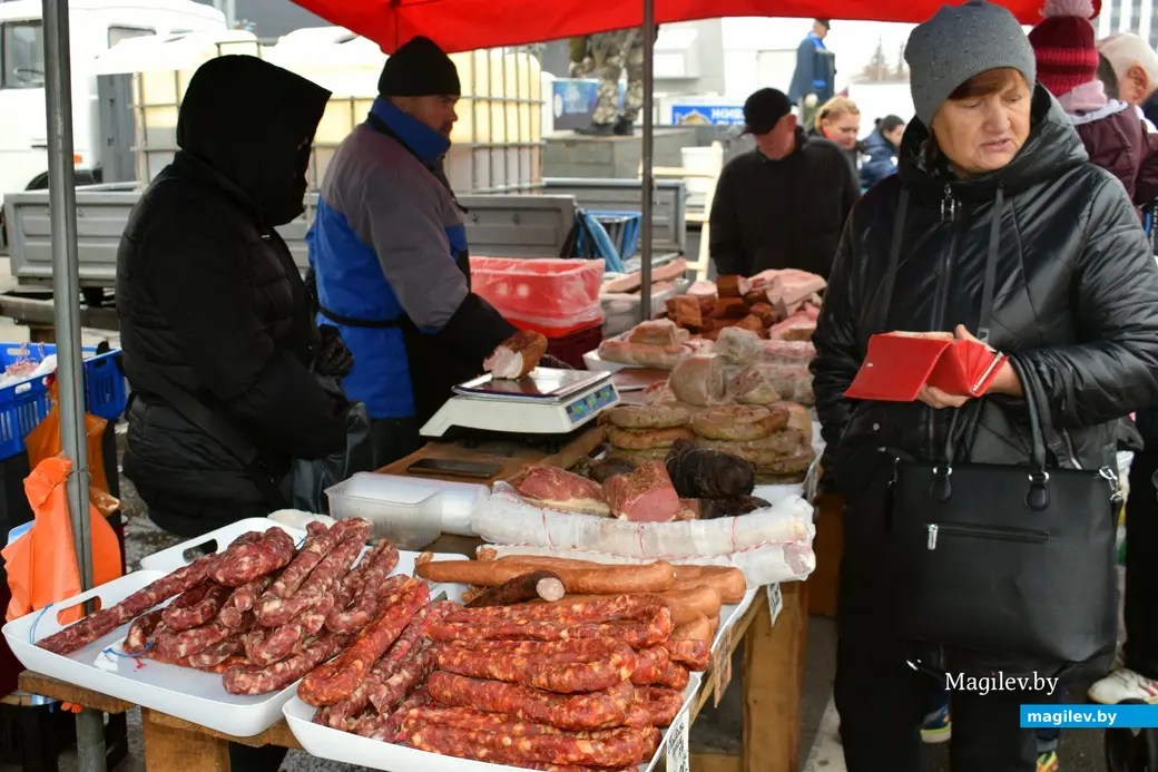 Бобруйск, 8 ноября 2025 года. Улица Горького. Сельскохозяйственная ярмарка «Золотая осень».