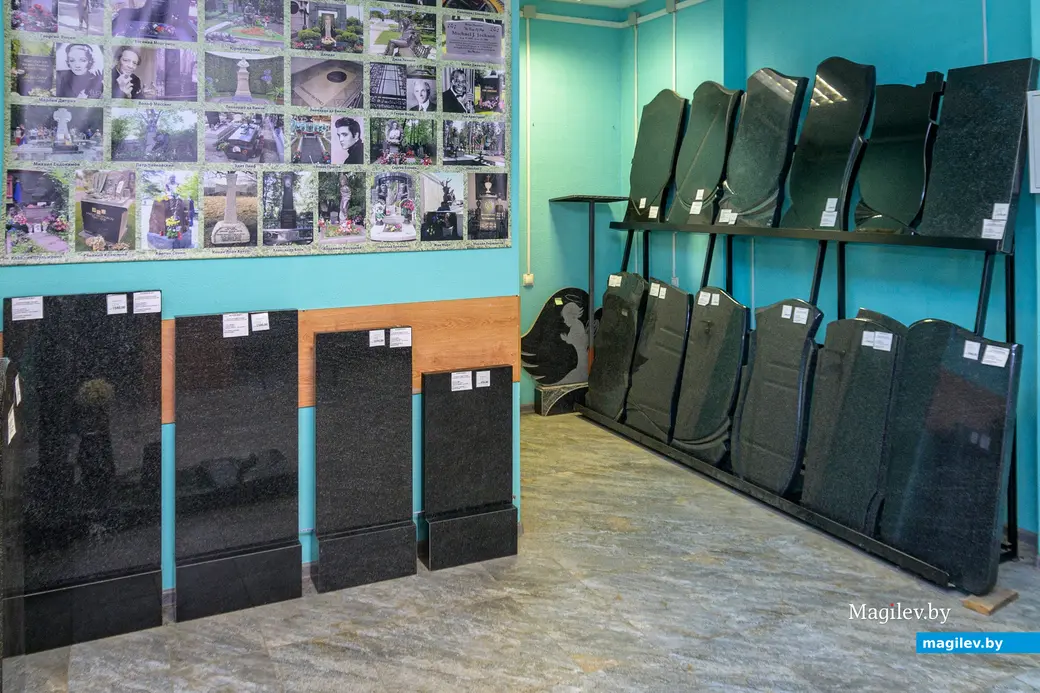 6.11.2025. Бобруйск. Улица Урицкого, 94. Памятники «НеонГранит»