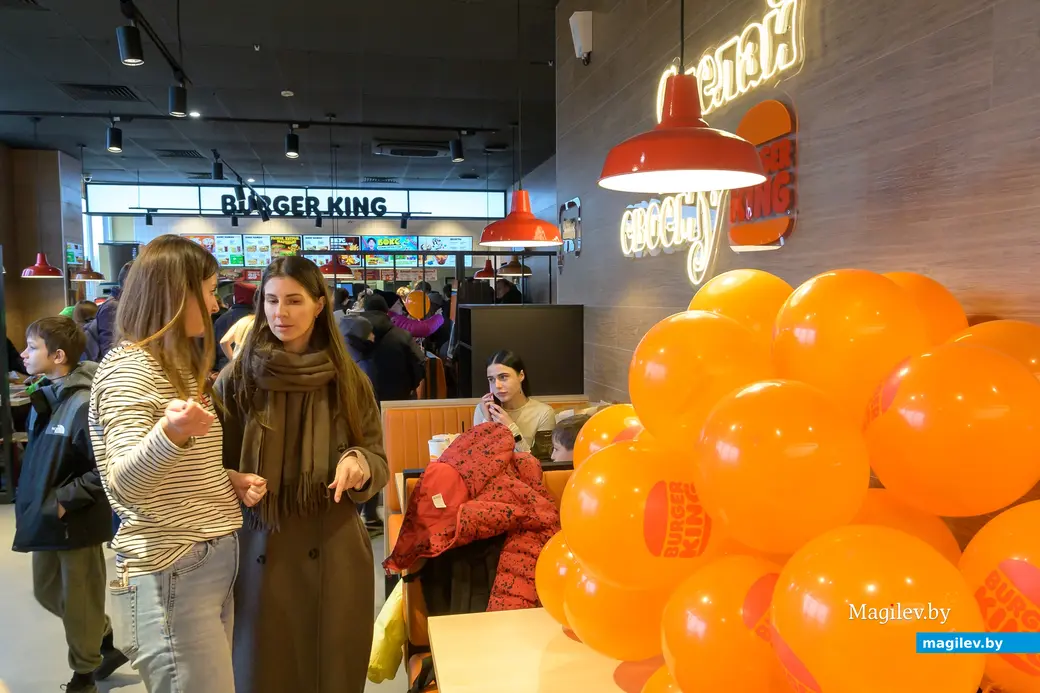 14.11.2025. Корона, 33-3, улица 50 лет ВЛКСМ, Первомайский район, Бобруйск, Могилёвская область, 213808, Беларусь. Открытие «Бургер кинг» и «Додо пицца»