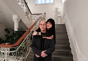 «Палец проткнуло иголкой  Павел оказывал мне первую медицинскую помощь»