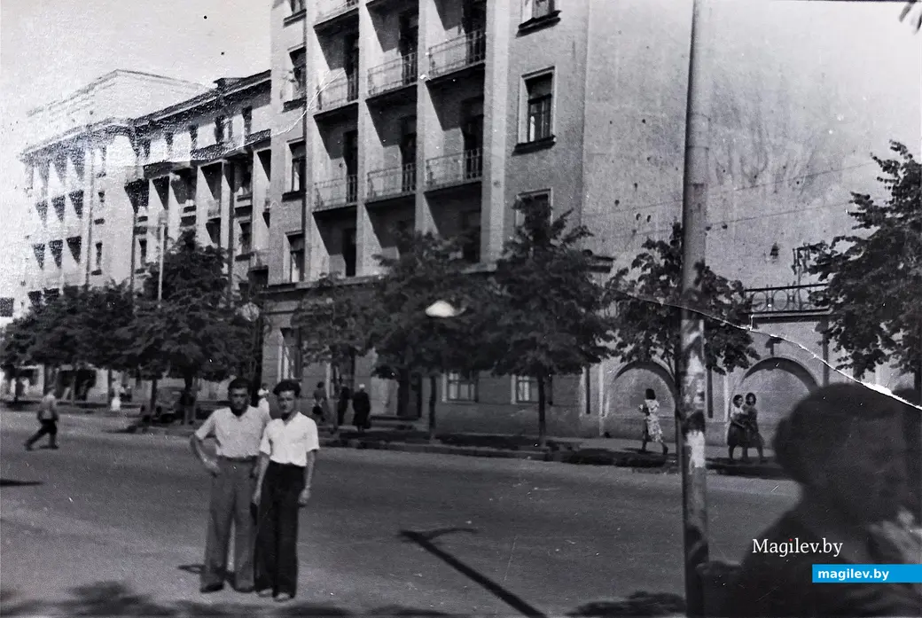 1960-е годы, Могилев, гостиница «Днепр» и одноименный ресторан были хорошим фоном для сюжета фотографий могилевчан и гостей города.
