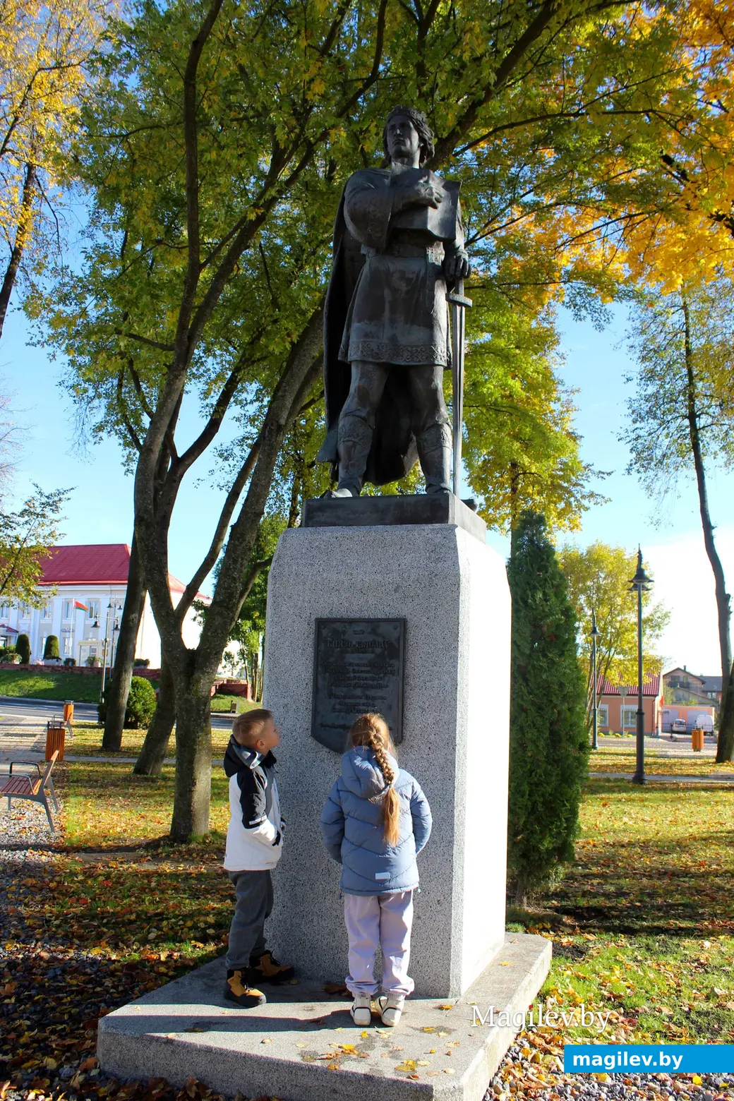 Октябрь 2025 года. Минская область. Заславль. Памятник Изяславу.