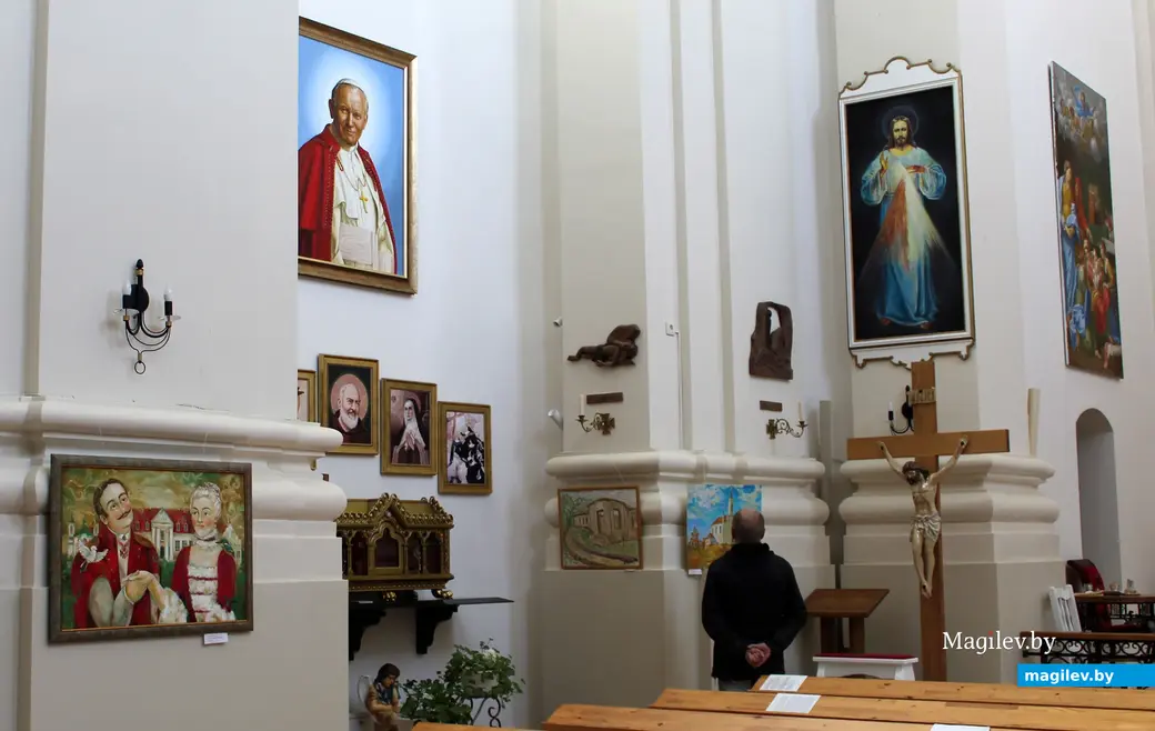 Октябрь 2025 года. Минская область. Заславль. Костел. Внутренее убранство.