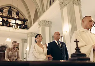 «Никогда не думал, что женюсь на иностранке». Свадьба и венчание с переводчиком в Бобруйске