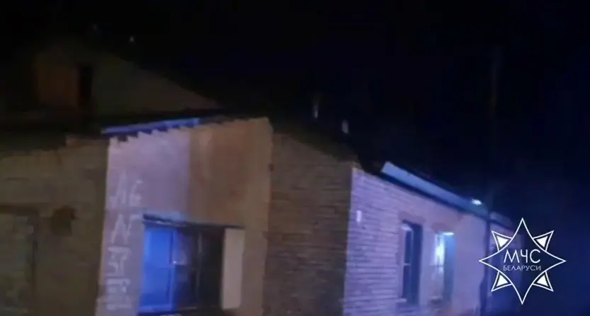 22 ноября 2025 года. Пожар в агрогородке Сухари. Кадр видео МЧС.