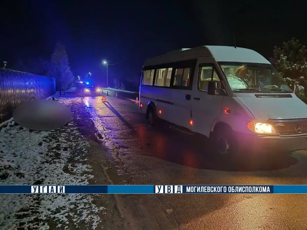 22 ноября 2025 года. Водитель автомобиля Mercedes-Benz совершил наезд на 63-летнего мужчину. Фото: УВД.