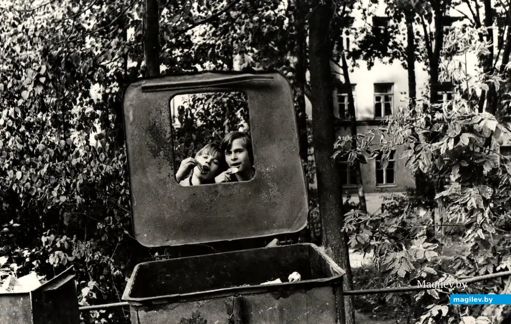 1977 год. Могилев. Во дворе гостиницы «Днепр».