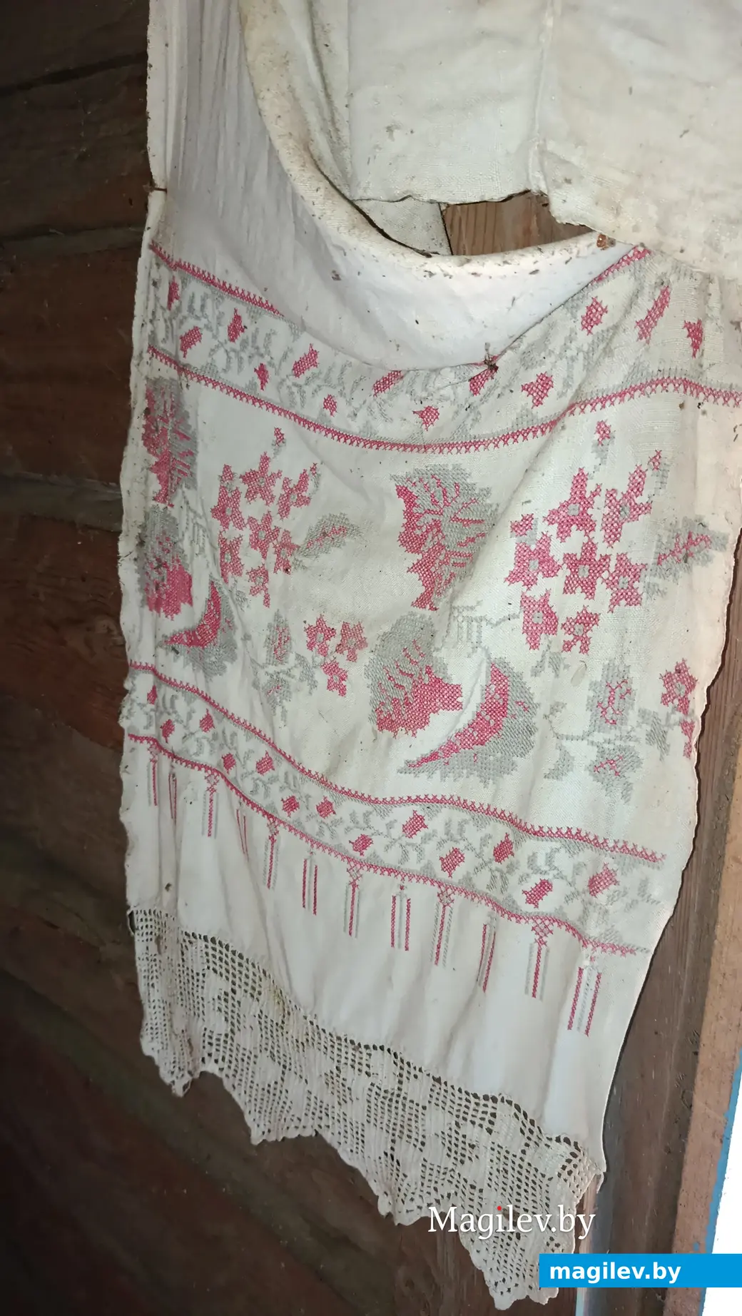 2025 г. Абразы ў вясковай капліцы ўпрыгожылі ручнікамі.