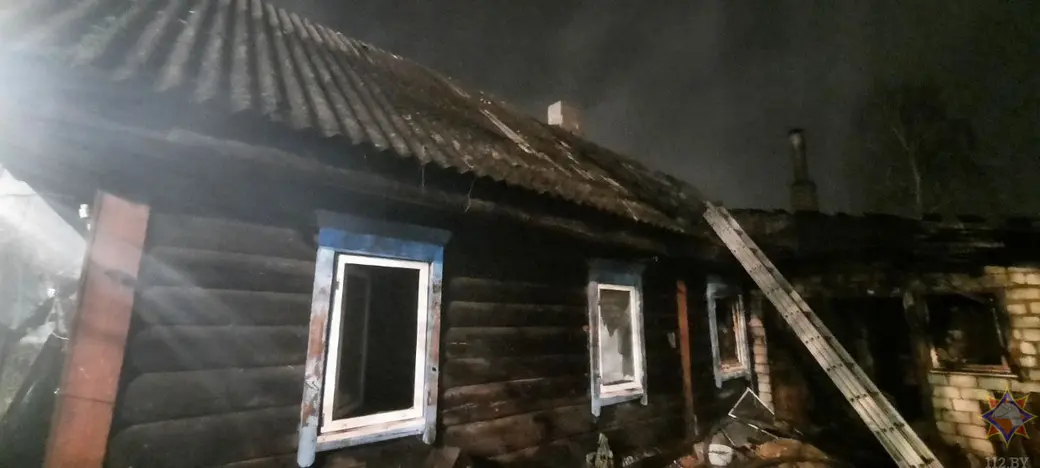 30 ноября 2025 года. Пожар жилого дома на улице Янки Купалы в Осиповичах. Фото: МЧС.
