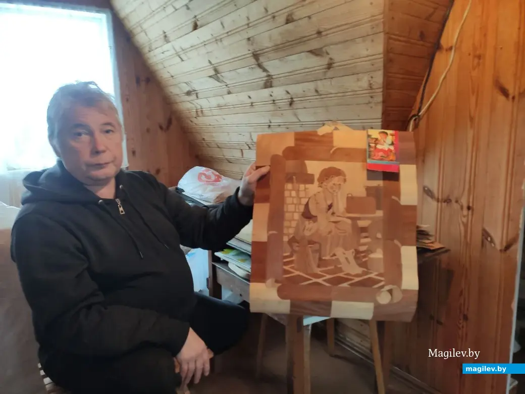 25.11.2025. Николай Логинов у себя на даче в Бабино. В своей творческой мастерской. Фото автора.