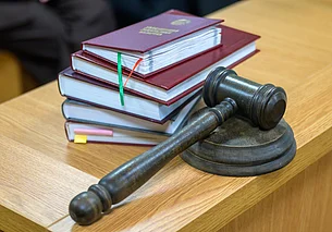 В Могилеве заведующая магазином присваивала выручку и проигрывала деньги в онлайн-казино