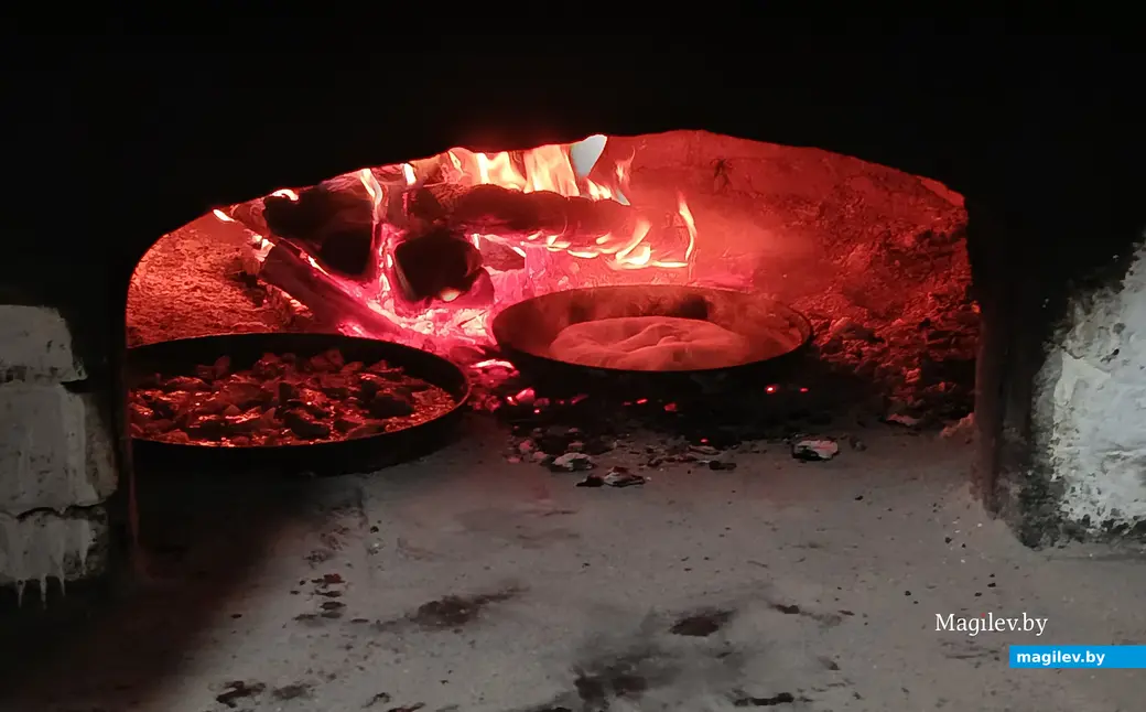 Снежань 2025 г. Смачныя стравы гатуюцца ў печы.