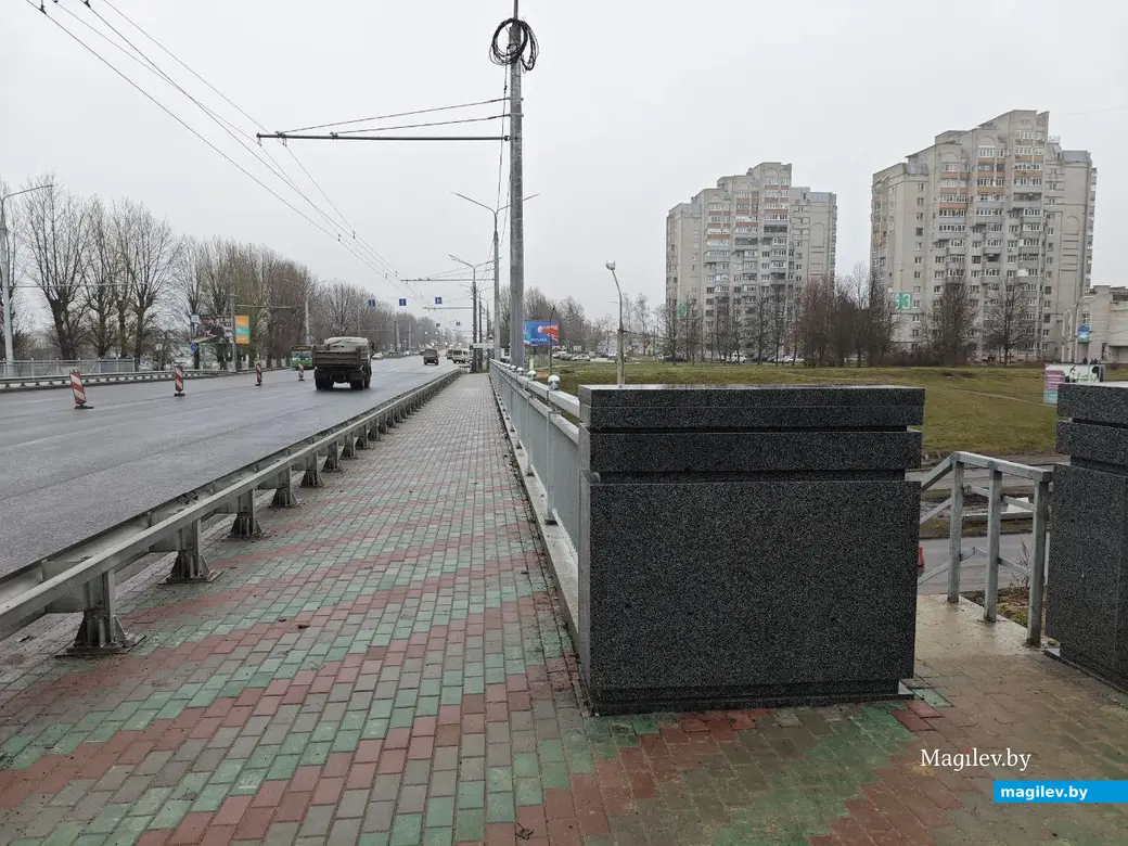 4 декабря 2025 года. Могилев. Проспект Димитрова. Путепровод на стадии завершения реконструкции. Правая сторона