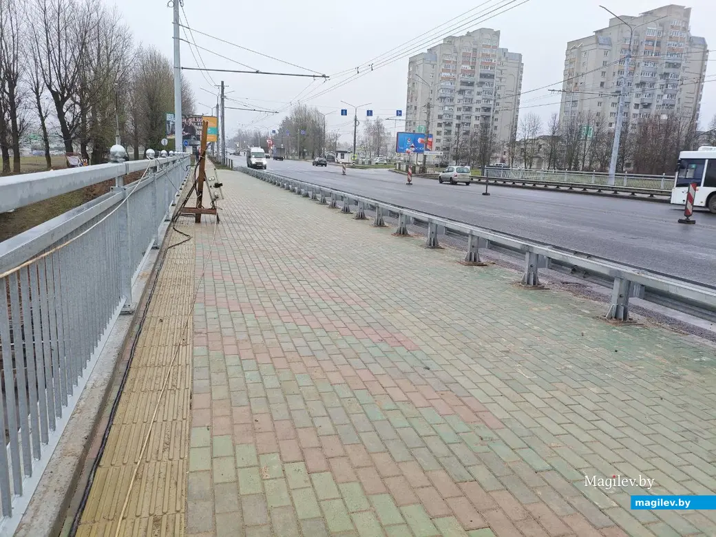 4 декабря 2025 года. Могилев. Проспект Димитрова. Путепровод на стадии завершения реконструкции. Левая сторона по направлению к Любужу.