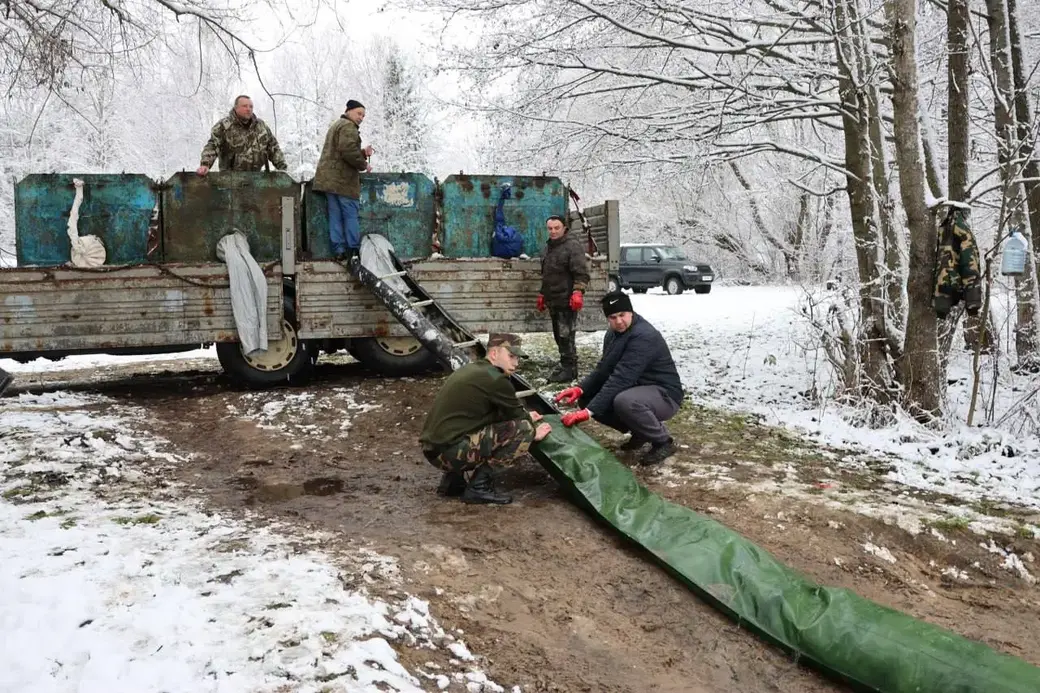 Зарыбление водоемов Могилевской области. Фото ТК Могилевприрода.