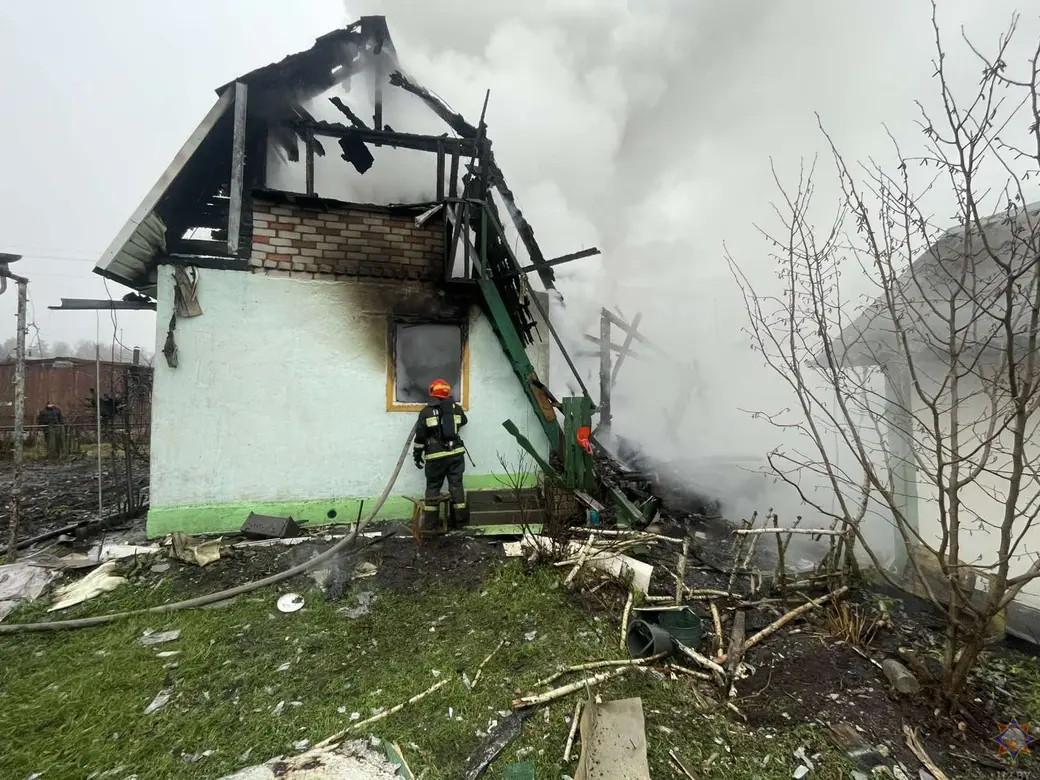 6 декабря 2025 года. Пожар в СТ «Химик» возле деревни Сидоровичи Могилевского района. Фото: МЧС.