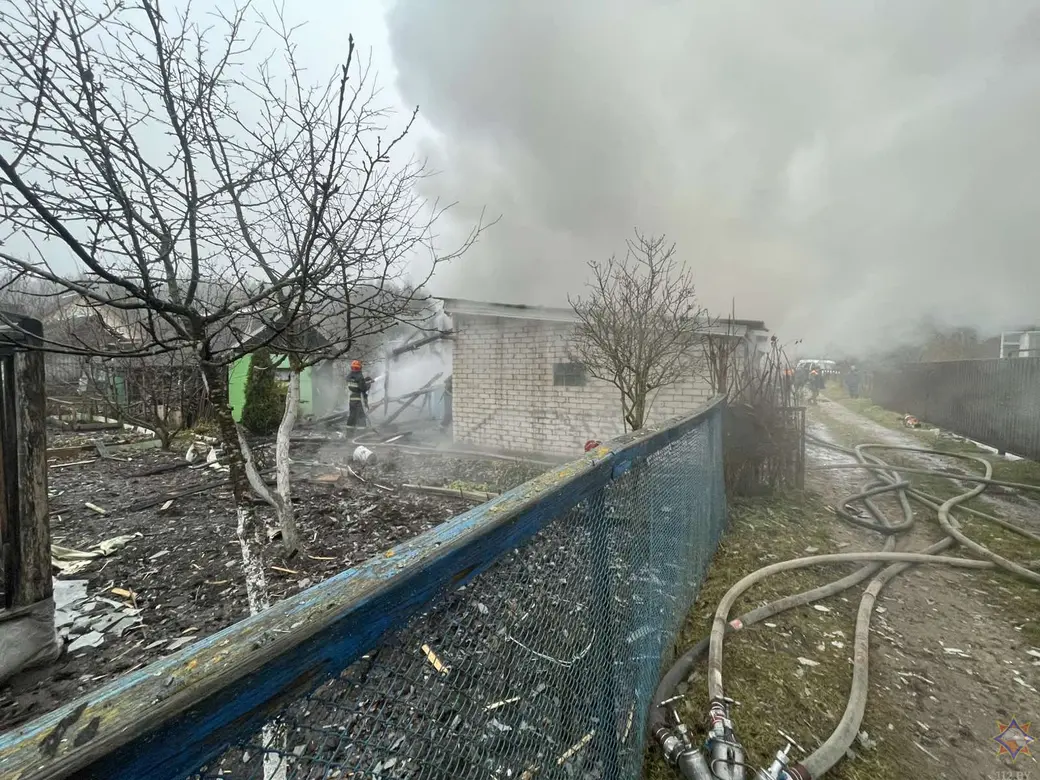 6 декабря 2025 года. Пожар в СТ «Химик» возле деревни Сидоровичи Могилевского района. Фото: МЧС.