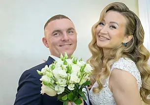 «Он подошел, я глаза подняла и сразу опустила»... влюбилась. Молодожены недели в Бобруйске