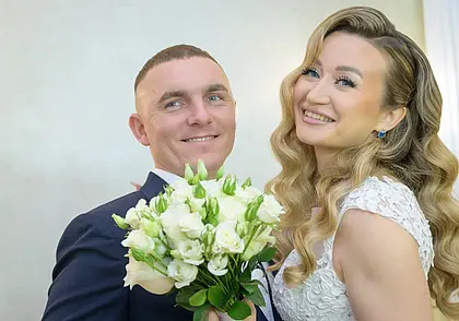 «Он подошел, я глаза подняла и сразу опустила»... влюбилась. Молодожены недели в Бобруйске