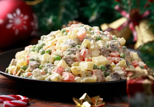 МАРТ: новогодний салат оливье для белорусов стал дешевле, чем в прошлом году