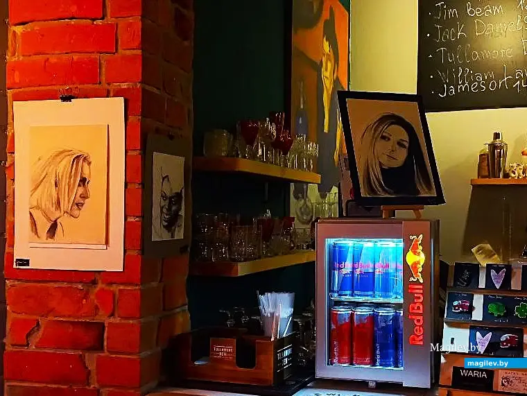 07.12.2025, Могилев. Рисунки в баре.