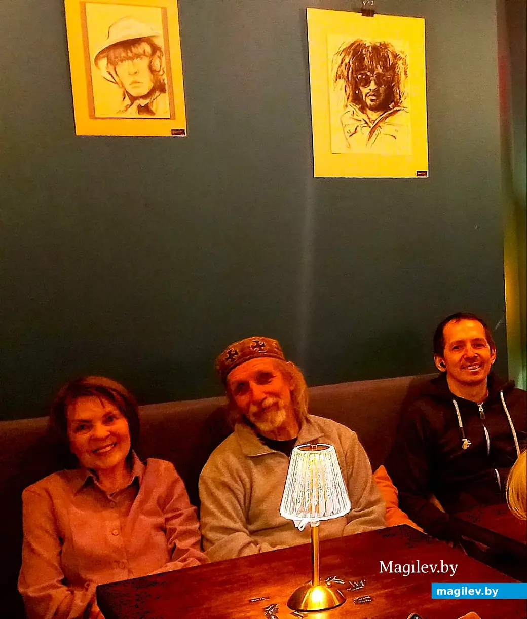 07.12.2025, Могилев. Рисунки в баре.