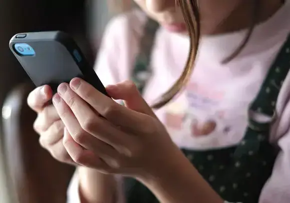 Австралия стала первой страной в мире, где запрещен доступ подросткам в соцсети