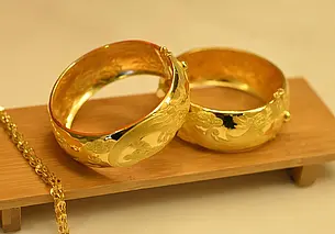 Жениться и разводиться в 2026 году станет дороже. За что еще белорусы будут платить больше?