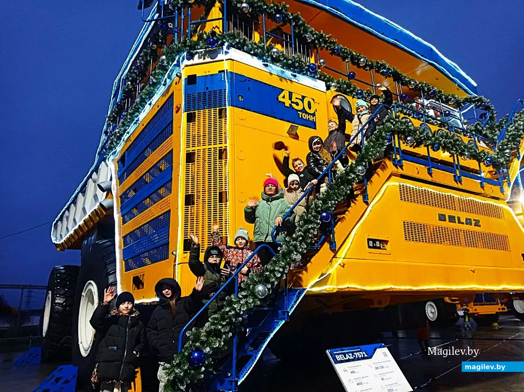 09.12.2025, г. Жодино. Могилевские школьники на заводе БелАЗ.