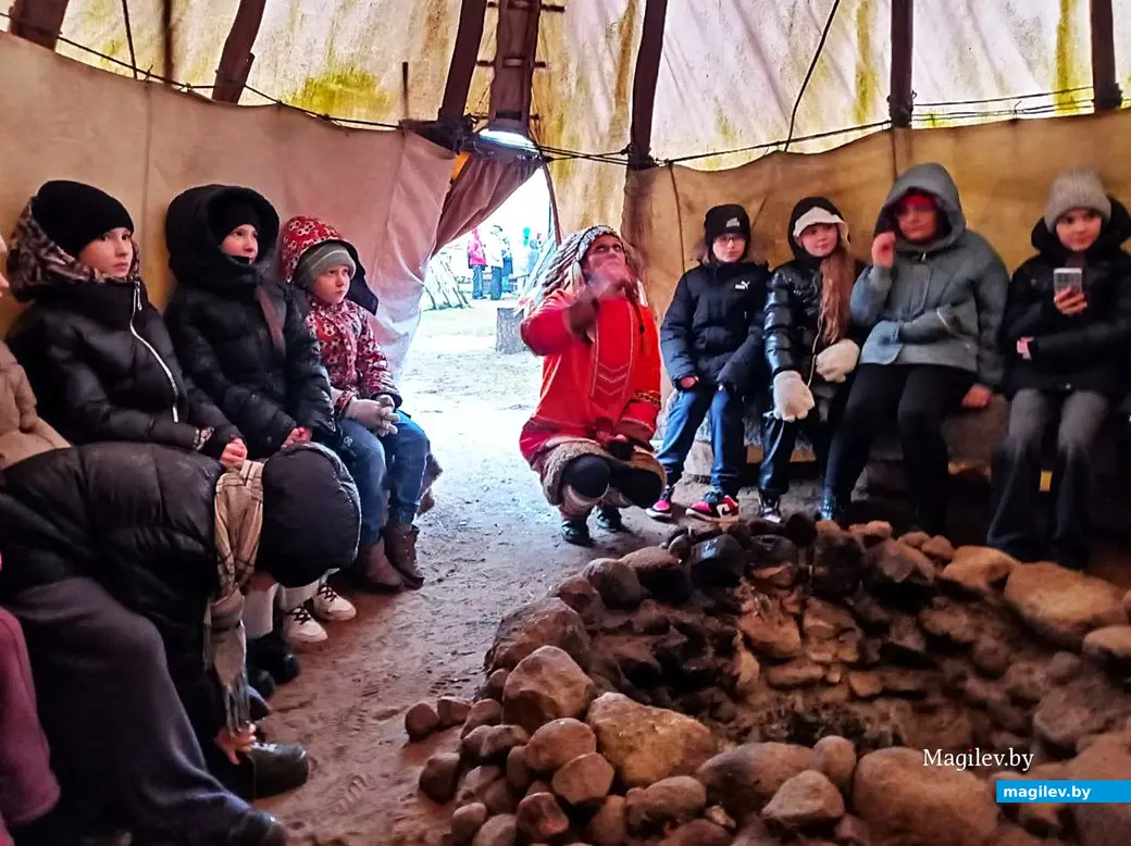 09.12.2025., Борисовский район, д. Костюки. Могилевские школьники в агроусадьбе «Дом кочевника».