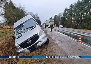 На трассе Бобруйск-Могилев съехала в кювет маршрутка