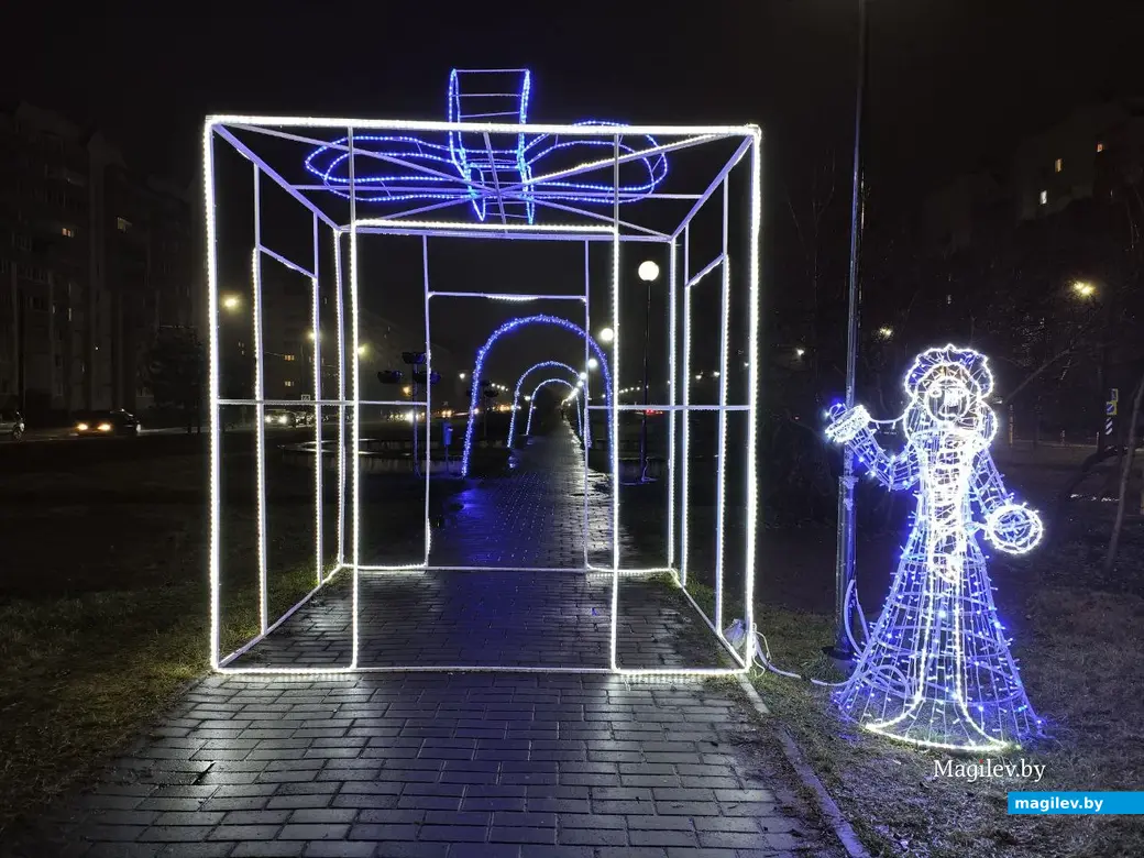 Декабрь 2025 года. Могилев. Предновогодние улицы и скверы города.