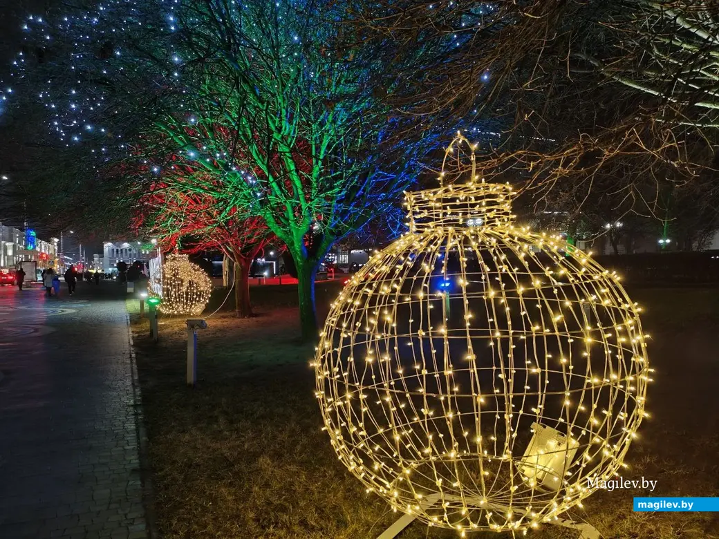 Декабрь 2025 года. Могилев. Предновогодние улицы и скверы города.