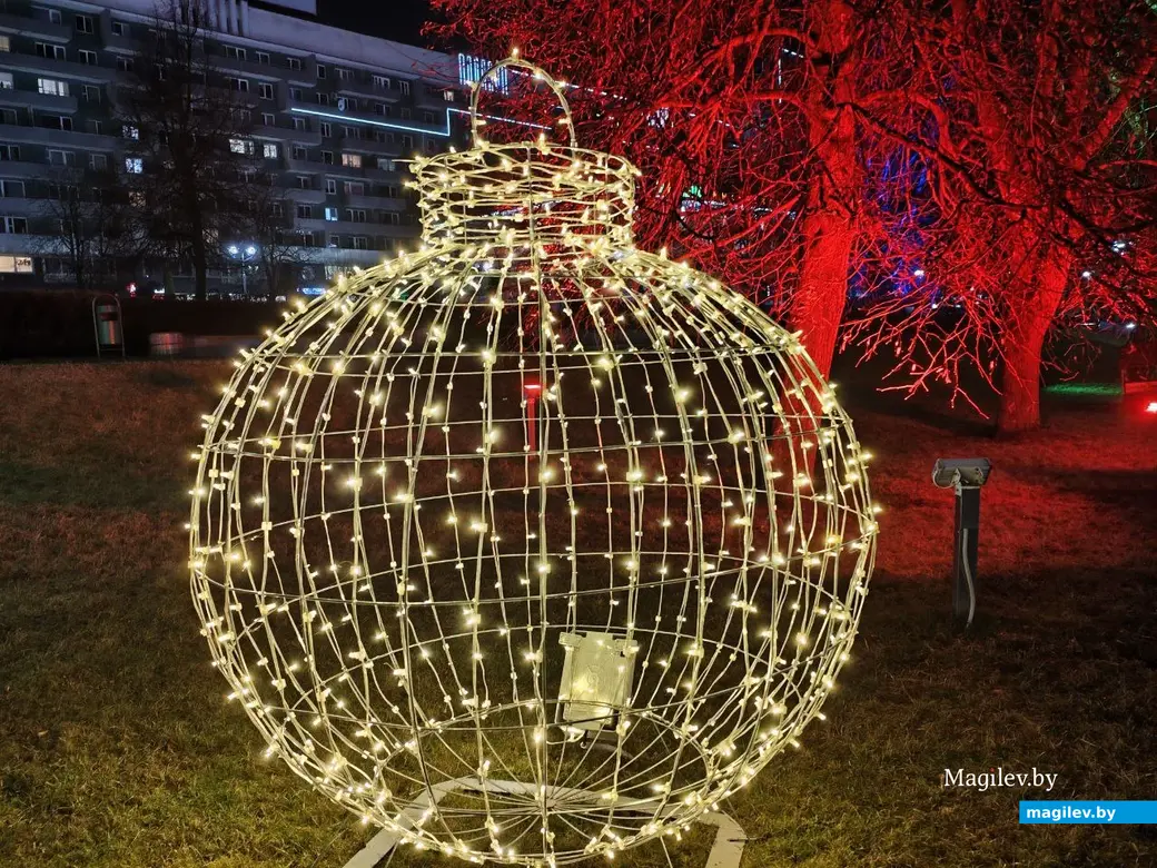 Декабрь 2025 года. Могилев. Предновогодние улицы и скверы города.