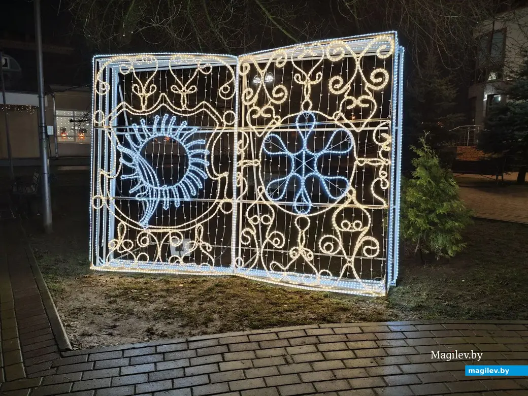 Декабрь 2025 года. Могилев. Предновогодние улицы и скверы города.