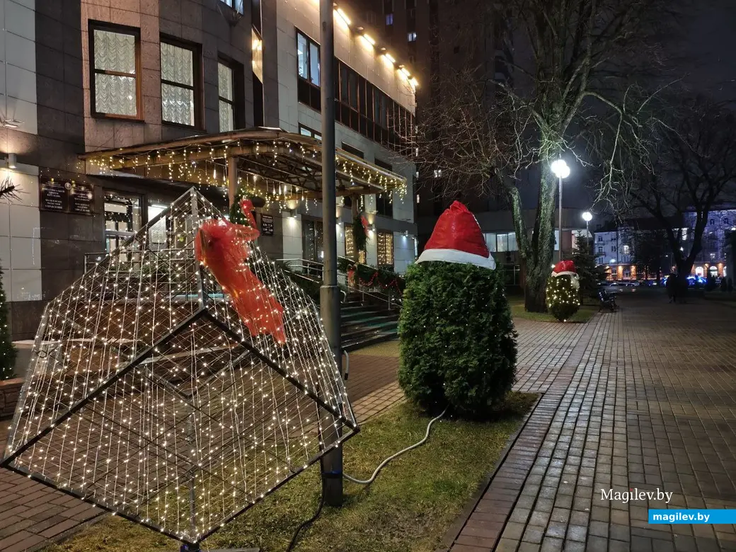 Декабрь 2025 года. Могилев. Предновогодние улицы и скверы города.