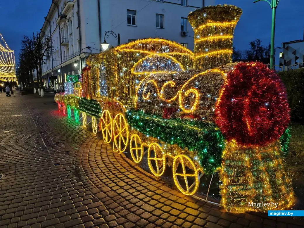 Декабрь 2025 года. Могилев. Предновогодние улицы и скверы города.