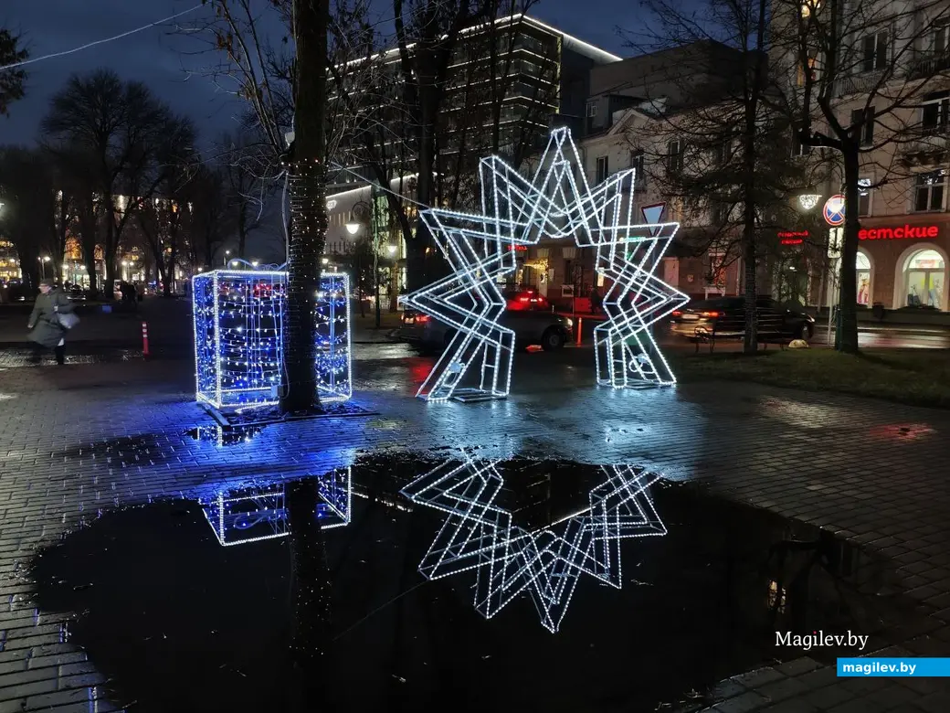 Декабрь 2025 года. Могилев. Предновогодние улицы и скверы города.