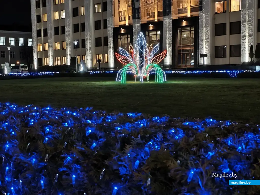 Декабрь 2025 года. Могилев. Предновогодние улицы и скверы города.