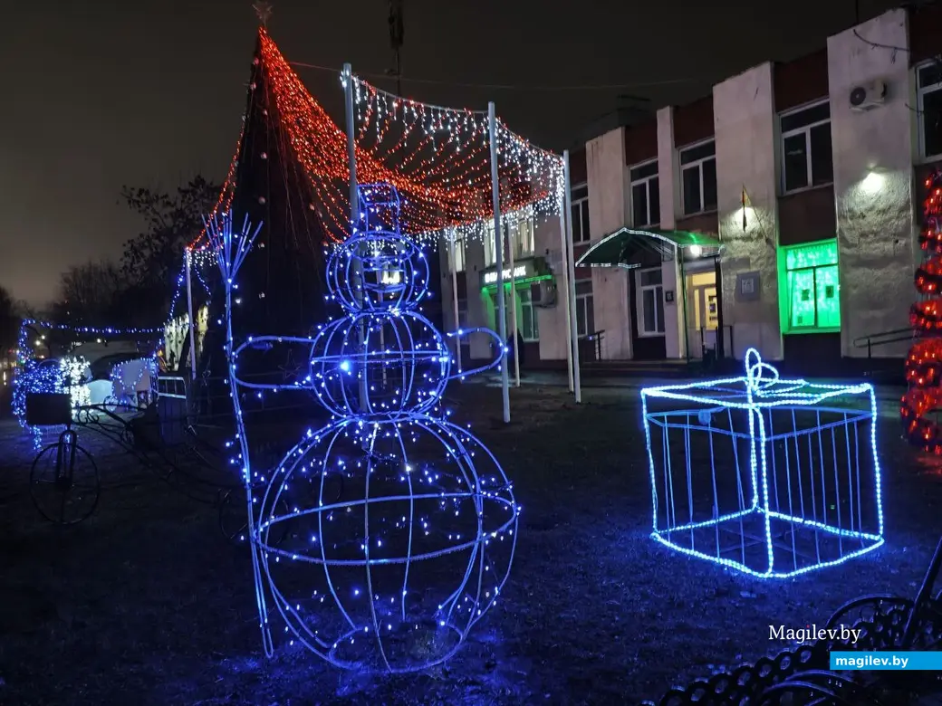 Декабрь 2025 года. Могилев. Предновогодние улицы и скверы города.