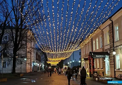 Могилев преображается, готовясь к встрече Нового года. Фоторепортаж