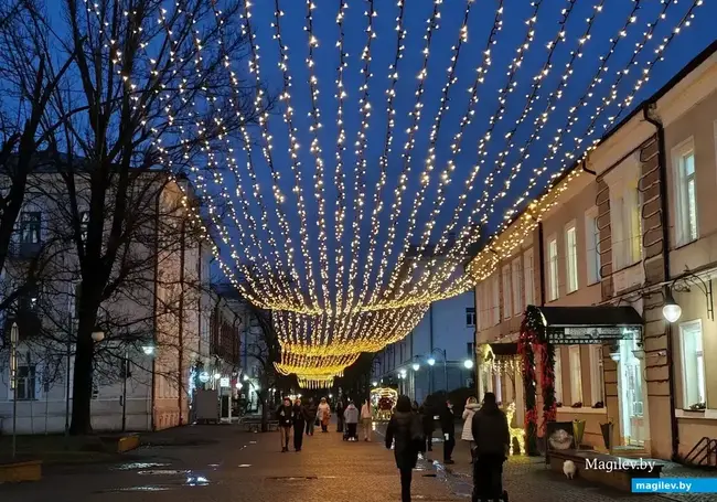 Могилев преображается, готовясь к встрече Нового года. Фоторепортаж