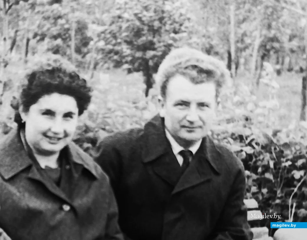 Мои родители в 1964 году в Бобруйском городском парке.