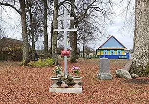 Серебряный крест от императрицы и тридцать могил под ковшом экскаватора