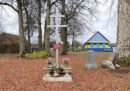 Серебряный крест от императрицы и тридцать могил под ковшом экскаватора